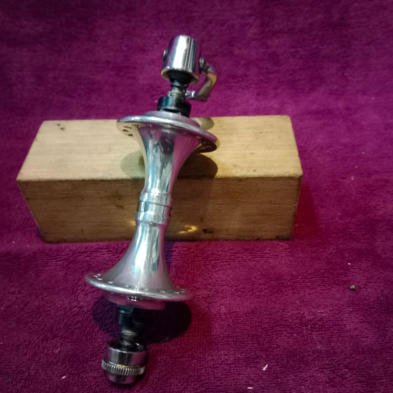 Used Campagnolo Record O.R. Front Hub 32h MTB 1992 bike — image 6 of 8