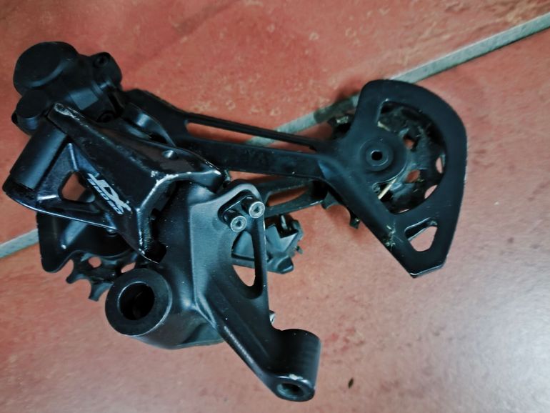 Used Shimano mando y cambio  xt 2022 bike — image 5 of 5