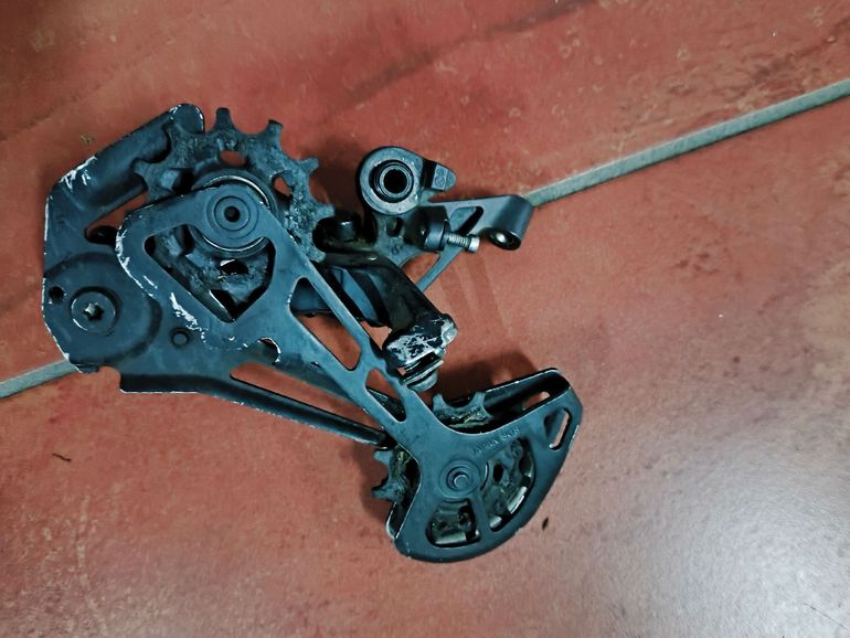 Used Shimano mando y cambio  xt 2022 bike — image 4 of 5
