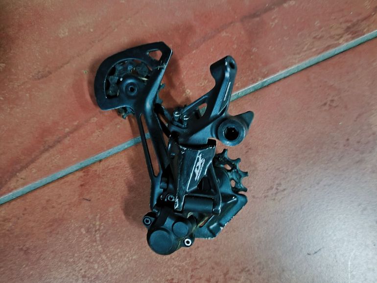 Used Shimano mando y cambio  xt 2022 bike — image 3 of 5