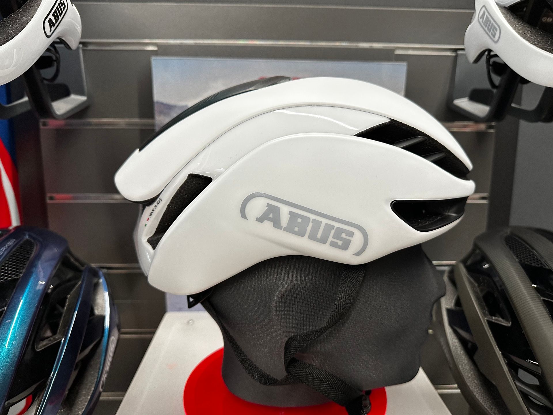 abus gamechanger bike helmet BIG ORANGE 2.0 you can conveniently adapt the helmet fit using our patented adjustment system GameChanger 2.0 Pure