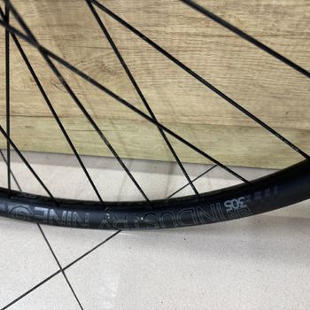 Used Industry Nine 305 HYDRA 2022 bike — image 3 of 6