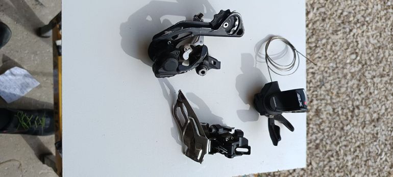 Used Shimano lot deore XT comprenant dérailleur Ar. et Av. 3x 10 vitesses et manette SLX pour pieces 2013 bike — image 1 of 3