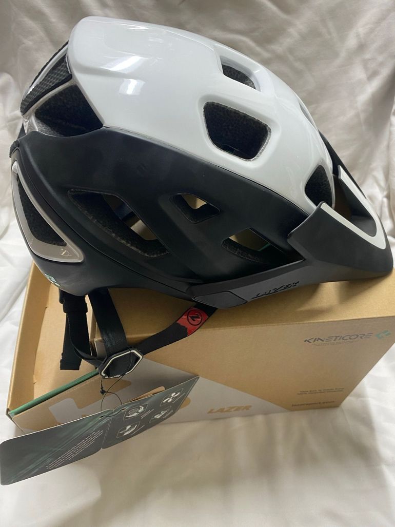 Used Lazer Jackal KinetiCore bike — image 4 of 10