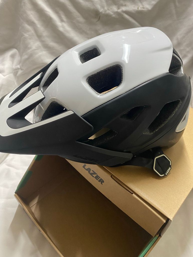 Used Lazer Jackal KinetiCore bike — image 7 of 10