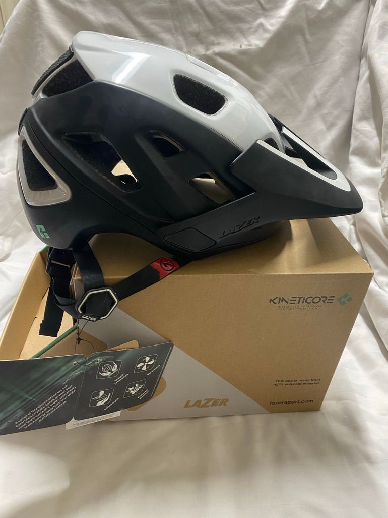 Used Lazer Jackal KinetiCore bike — image 9 of 10