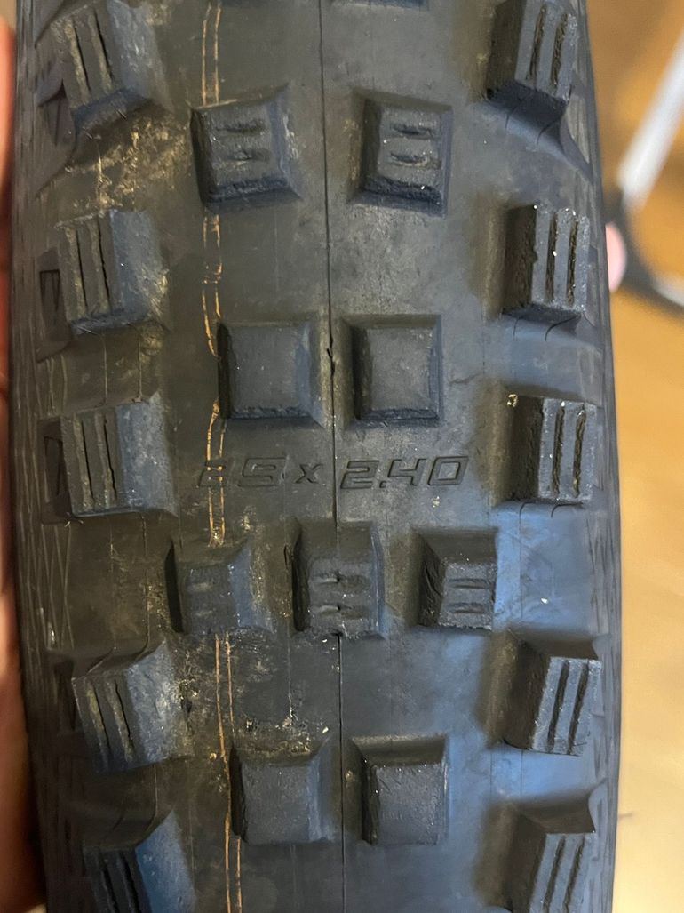 Used Schwalbe Magic Mary 29x2.40 bike — image 4 of 8