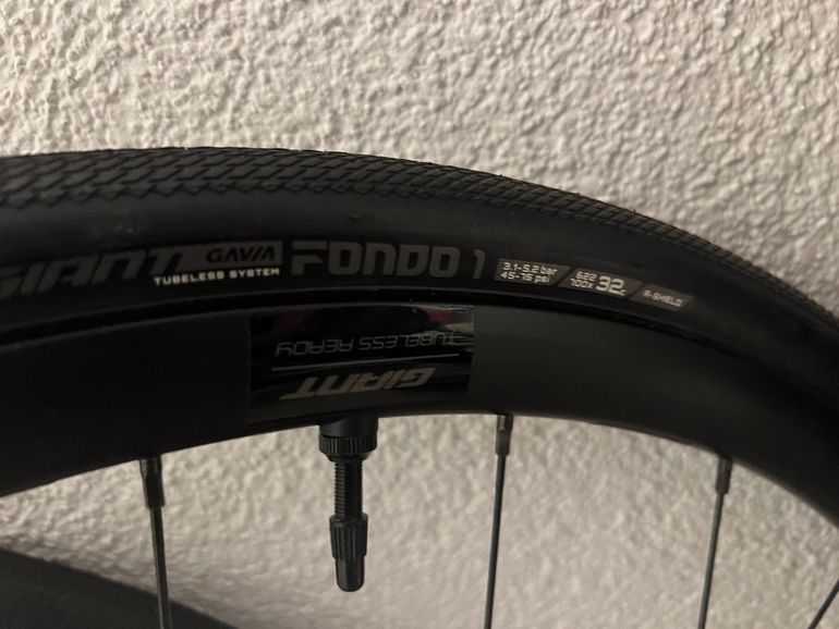 Used Giant Fondo 1 bike — image 3 of 4