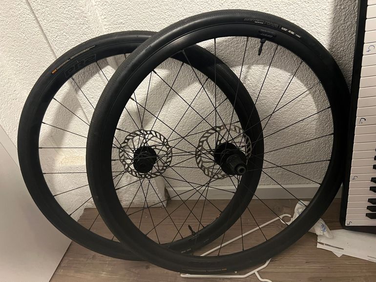 Used Giant Fondo 1 bike — image 2 of 4