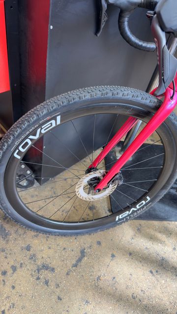 Brugt Roval c38 dt swiss 350 2025 bike — billede 5 af 9