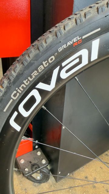 Brugt Roval c38 dt swiss 350 2025 bike — billede 7 af 9