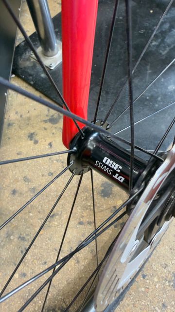 Brugt Roval c38 dt swiss 350 2025 bike — billede 8 af 9