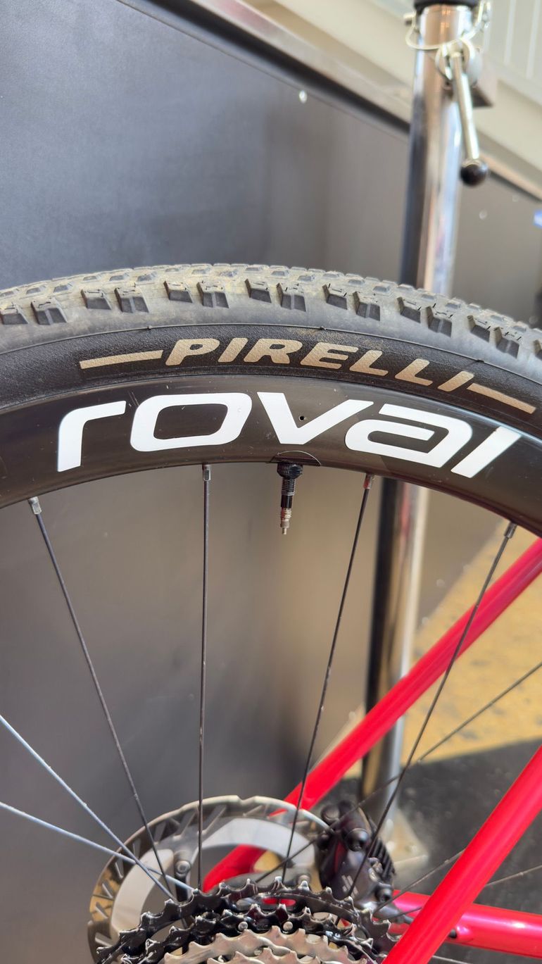 Brugt Roval c38 dt swiss 350 2025 bike — billede 3 af 9