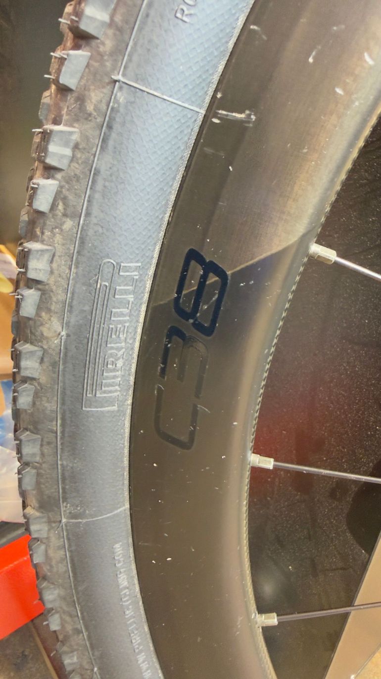 Brugt Roval c38 dt swiss 350 2025 bike — billede 2 af 9