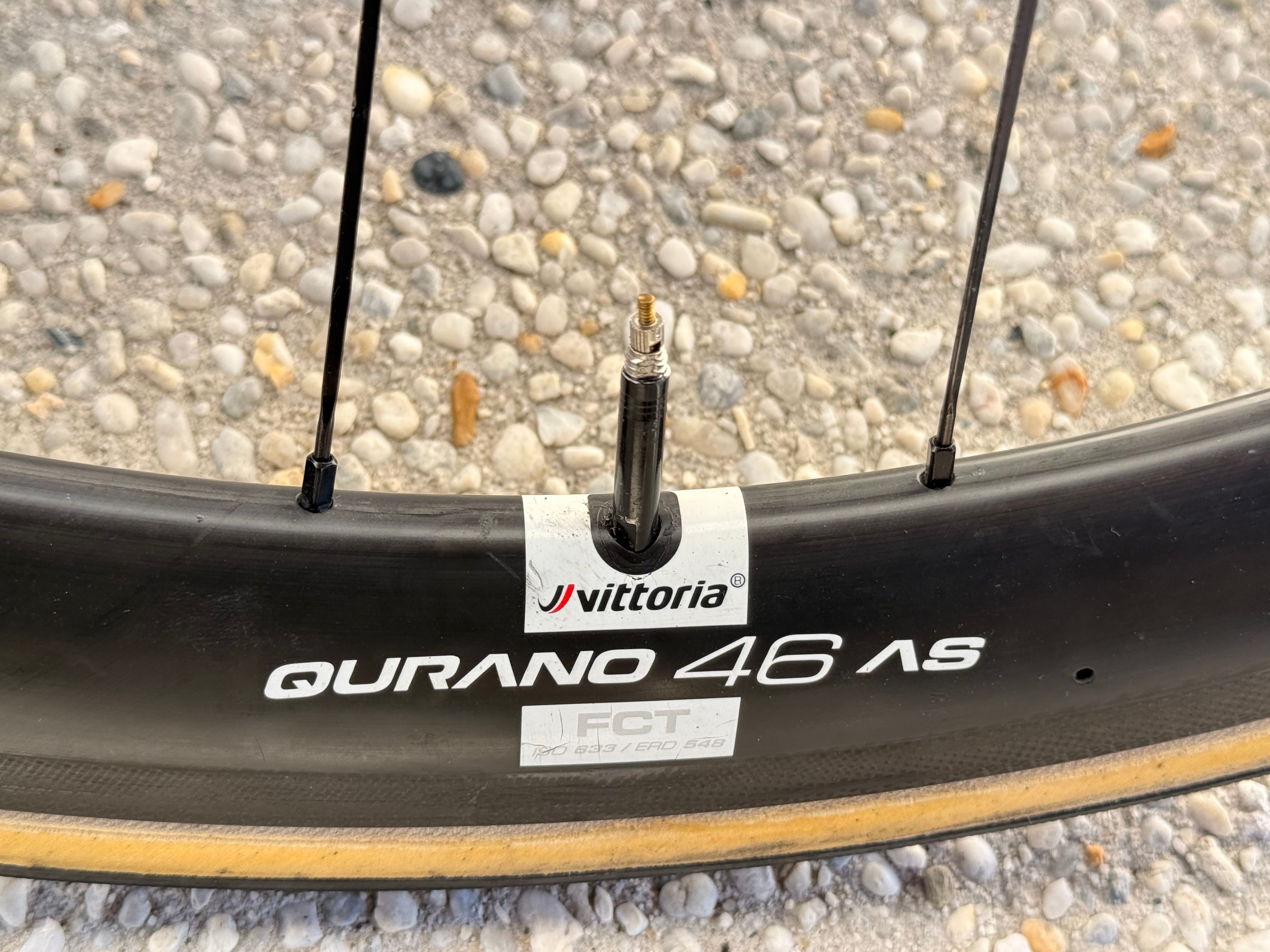 カーボンホイール  vittoria qurano46 独自機構を搭載 ヴィットリアが贈る注目のレーシングホイールQURANO 46