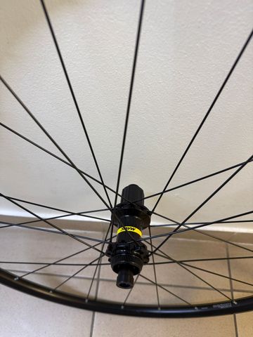 Brugt Mavic Aksium Disc 2025 bike — billede 4 af 4