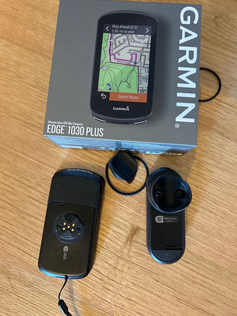 Garmin Edge 1030 Plus Bundle GPS bike computer with cadence sensor