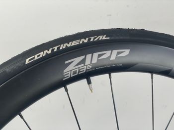 Used Zipp Zipp 303S Carbon Tubeless Disc Wheelset 2025 bike — image 2 of 5
