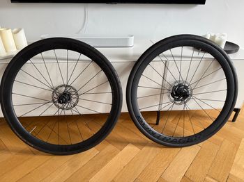 Brugt Bontrager Aeolus Pro 37V Disc TLR Road Wheel 2023 Wheels