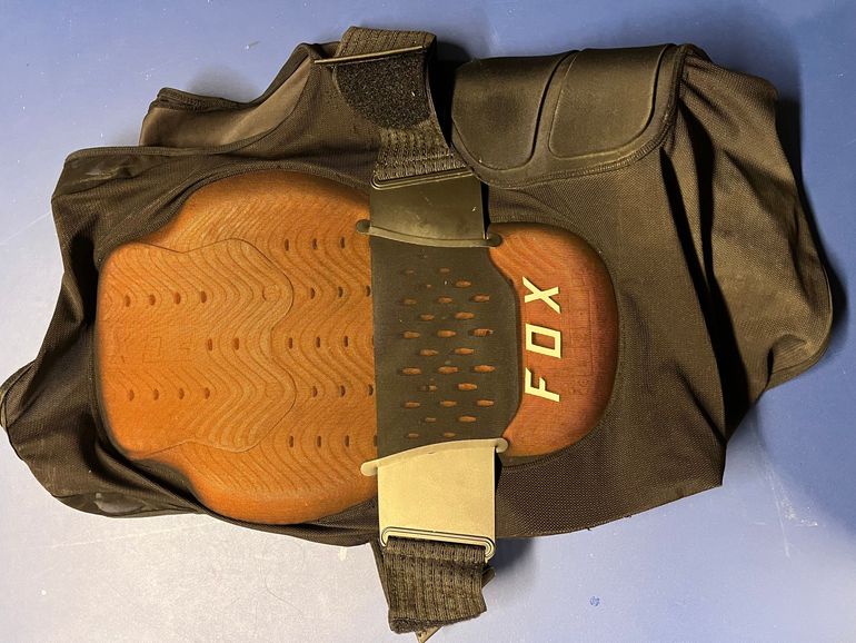 Used Fox Baseframe pro vest Medium 2025 bike — image 2 of 6