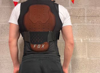 Used Fox Baseframe pro vest Medium 2025 bike — image 4 of 6