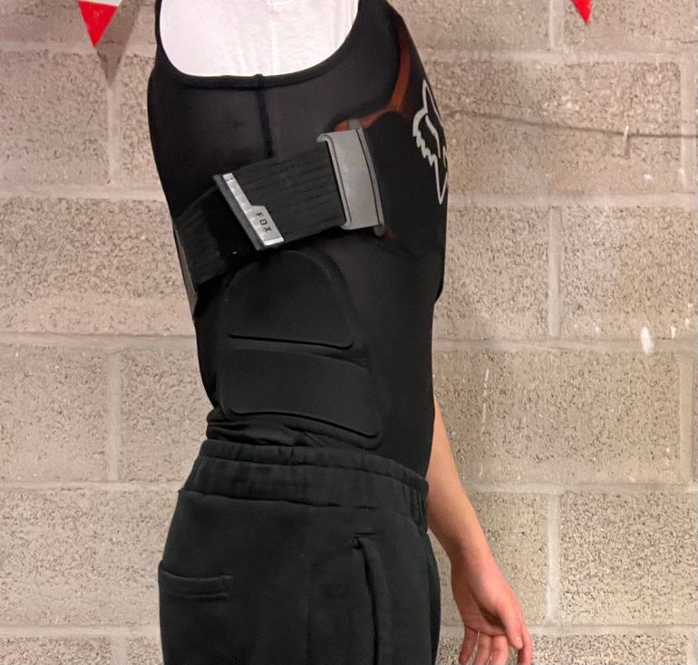 Used Fox Baseframe pro vest Medium 2025 bike — image 5 of 6
