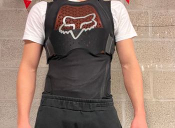Used Fox Baseframe pro vest Medium 2025 bike — image 3 of 6