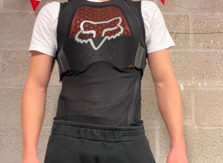 Used Fox Baseframe pro vest Medium 2025 bike — image 3 of 6