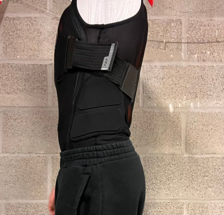 Used Fox Baseframe pro vest Medium 2025 bike — image 6 of 6