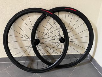 Dt Swiss R470 700c Wheelset 2025 Wheels d'occasion