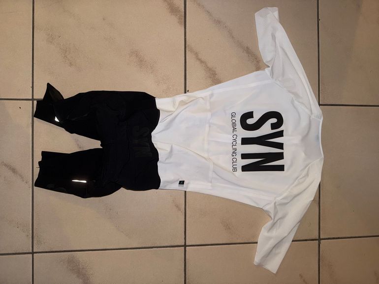 Used SYN Global Cycling Club MEN'S PRO TECH SKINSUIT (Combinaison)  BLACK-WHITE 2025 bike — image 2 of 4