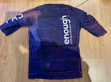 Brugt Pas Normal Studios Enough Cycling Collective 2025 Jersey 2025 bike — billede 2 af 2