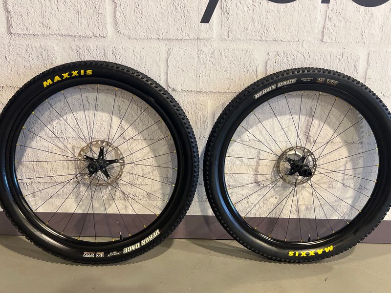 Used Damil Carbon mozzi DT Swiss 180 SINC 2021 Wheels