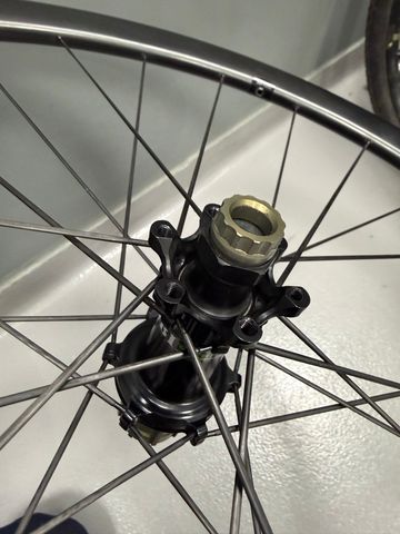 Brugt EXTRALITE 340C Cyber Disc Carbon spokes 2025 bike — billede 12 af 13