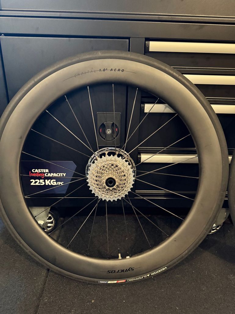 Brugt Syncros Capital 1.0s Aero 60mm 2024 bike — billede 2 af 4
