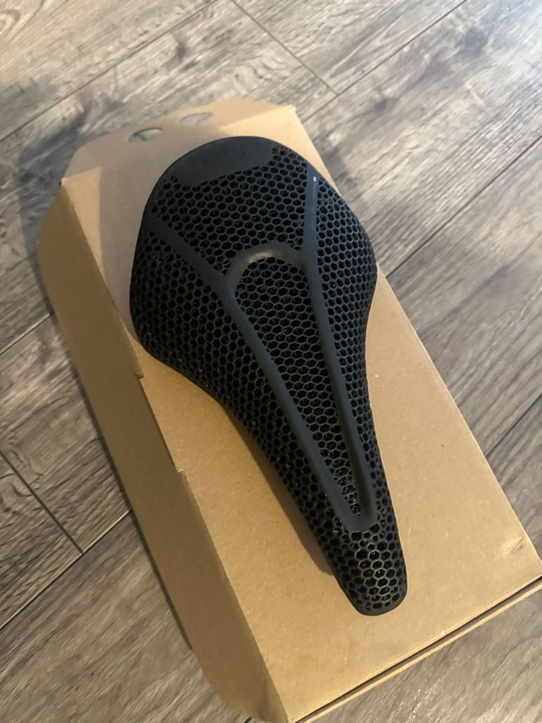 Used Fizik Vento Argo 00 Adaptive 2025 bike — image 1 of 4