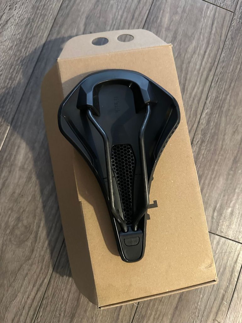 Used Fizik Vento Argo 00 Adaptive 2025 bike — image 2 of 4