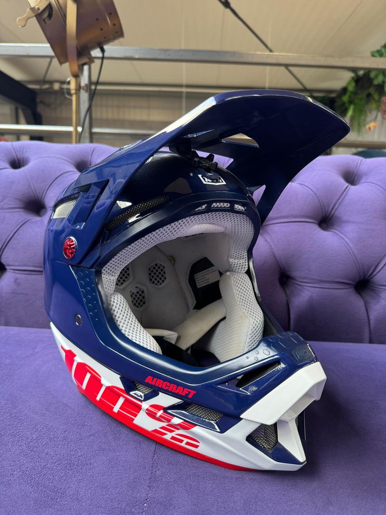 Used 100% Aircraft Composite Helmet Anthem 2022 bike — image 4 of 13