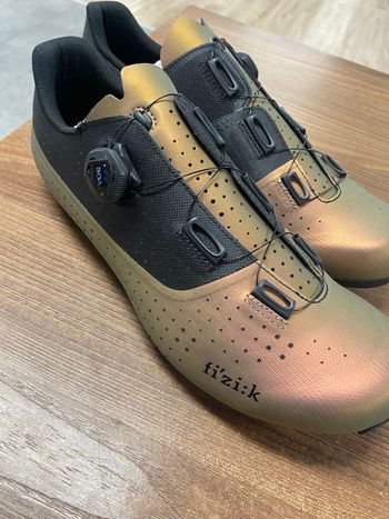 Used Fizik Tempo Overcurve R4 Irwide 2023 bike — image 2 of 4