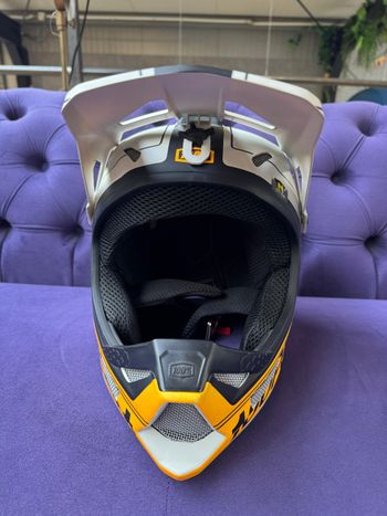 Used 100% Status DH/BMX Helmet Carby Silver 2022 bike — image 4 of 9