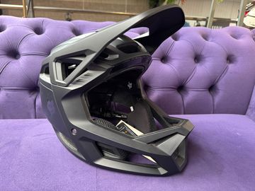 Used Fox PROFRAME RS MATTE BLACK 2025 bike — image 3 of 12
