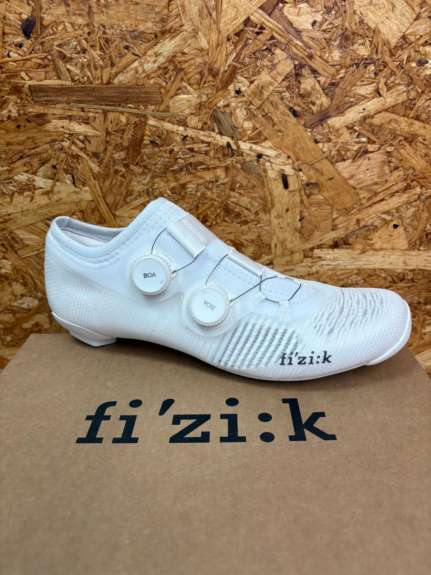 Fizik Vega Carbon 2025