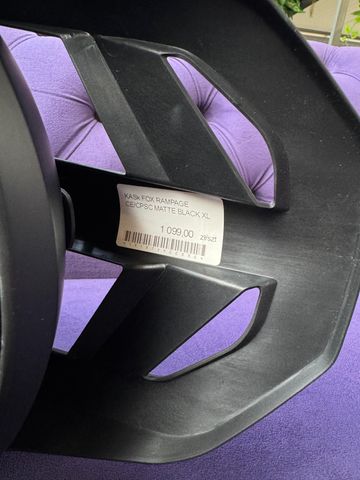 Brugt Fox Racing Rampage CE/CPSC Matte Black Helmet 2024 bike — billede 11 af 11