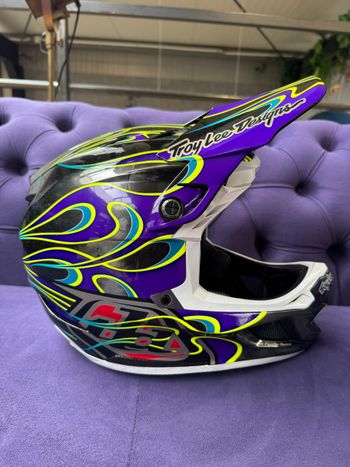 Gebrauchtes TLD Troy Lee Designs D4 Carbon Helmet Torched Black/Purple 2025 Cycling Accessories