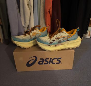 Brugt Asics Trabuco Max 4 2025 bike — billede 1 af 2