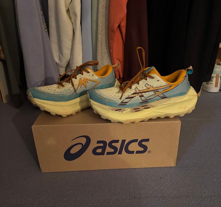 Brugt Asics Trabuco Max 4 2025 bike — billede 1 af 2