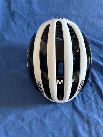 Brugt ABUS Casco ABUS Airbreaker Movistar Team bike — billede 2 af 8