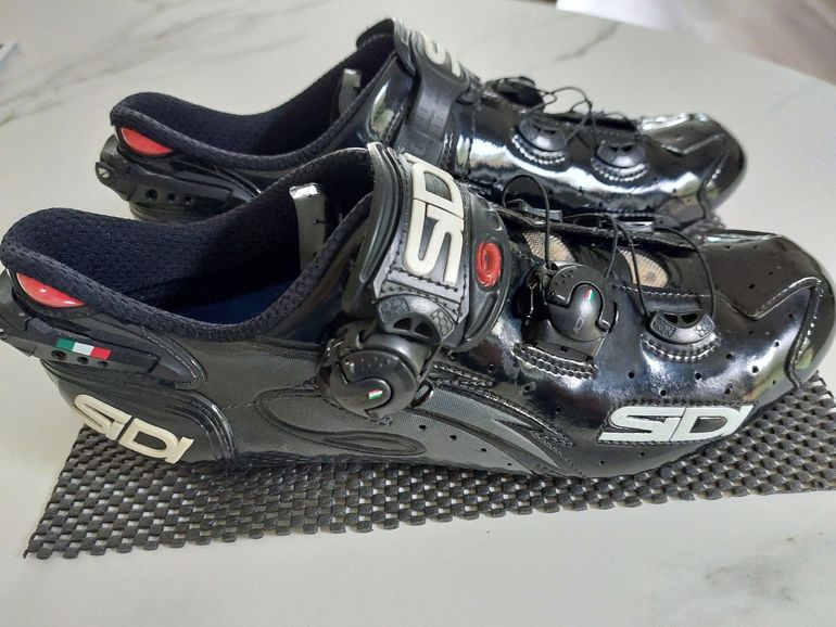Used Sidi vent carbon sole 2016 bike — image 3 of 5