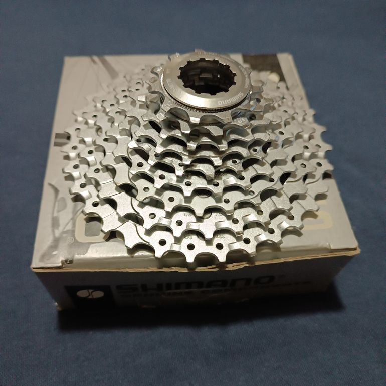 Used Shimano Cassetta pignoni  Deore XT CS-M770 9 velocità 11-32 bike — image 2 of 5