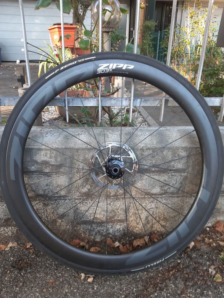 Brugt Zipp zip 303 s anno 2025 2025 bike — billede 4 af 6